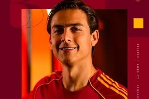 迪巴拉今天32岁生日,罗马官推发文祝福:生日快乐!