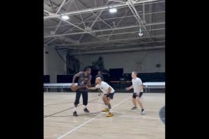 经纪人晒库明加和社区大学球员训练视频：25-26赛季最后的准备