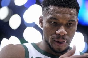 雄鹿老板表示与字母哥进行了友好交谈 字母哥一个小时后矢口否认