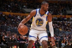 名记：若国王愿出无保护首轮签 他们与勇士的交易谈判可能会重启