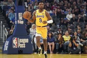 雷迪克：布朗尼打得更自在了也更自信了 他是个职业球员！