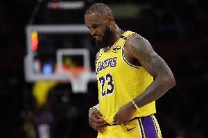 名嘴力挺詹姆斯决定二：但凡有点脑子的都知道他怎么可能现在退役