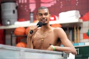 加内特：休赛期与文班深入交流了攻防技巧&心态调整 没垃圾话内容