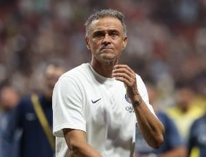 队报：恩里克赛季初因伤病潮进行战术调整，多人尝试伪九号位