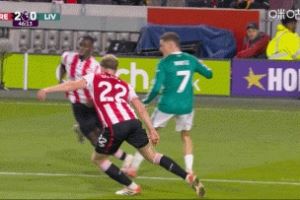 加克波禁区倒地未判点！官方：VAR确认科林斯对加克波未构成犯规