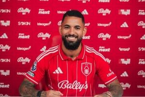 都体：道格拉斯-路易斯在本轮英超受伤，触发买断条款的难度增大