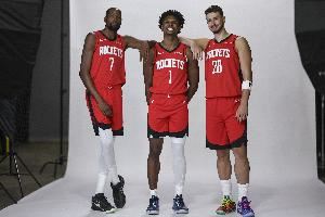 记者：火箭以匪夷所思的准头投进着三分球 要做好回调准备