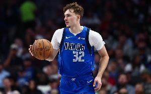 关键三分没把握住！弗拉格15中6 得到16分6篮板6助攻3抢断2盖帽